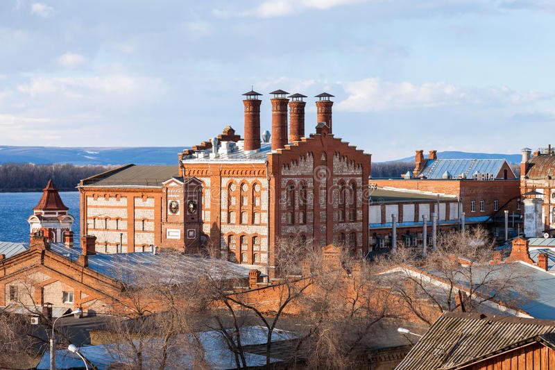 vista-na-cervejaria-de-zhiguli-no-samara-rússia-40206852.jpg
